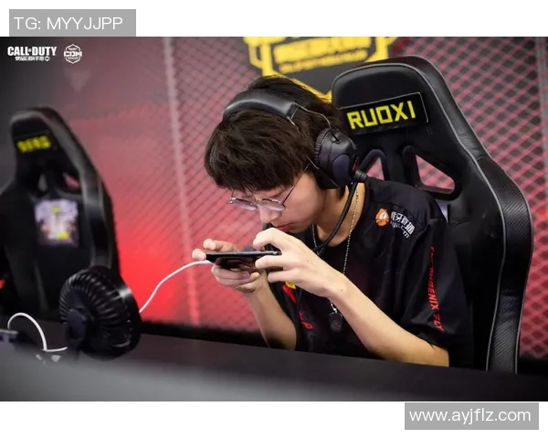 世界大师赛回顾FPX选手个人能力的精彩表现与分析